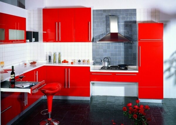 Красная кухня Адамс